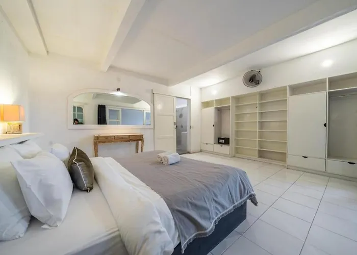 Luxury 3-bedroom Pool In Near & Nightlife *