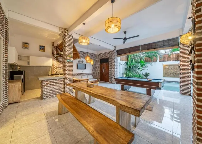 Luxury 3-bedroom Pool In Near & Nightlife Villa