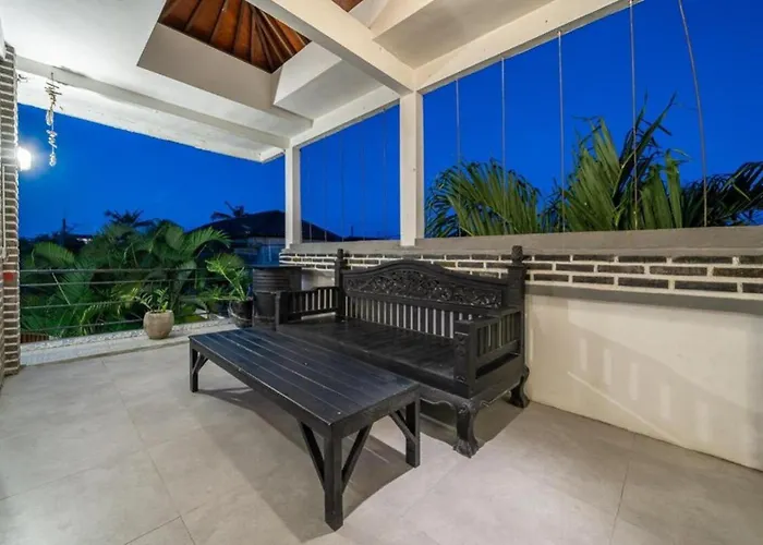 Luxury 3-bedroom Pool In Near & Nightlife Villa