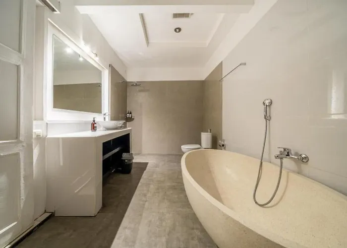 Villa Luxury 3-bedroom Pool In Near & Nightlife
