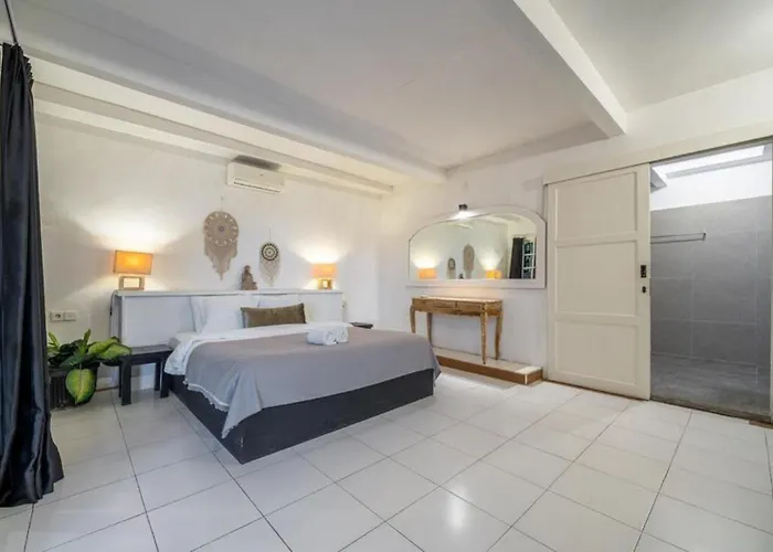 Luxury 3-bedroom Pool In Near & Nightlife *