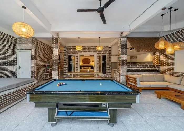 Luxury 3-bedroom Pool In Near & Nightlife Villa